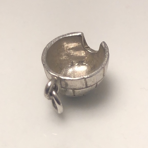 Igloo sterling silver vintage pendant bracelet charm - Picture 2 of 5